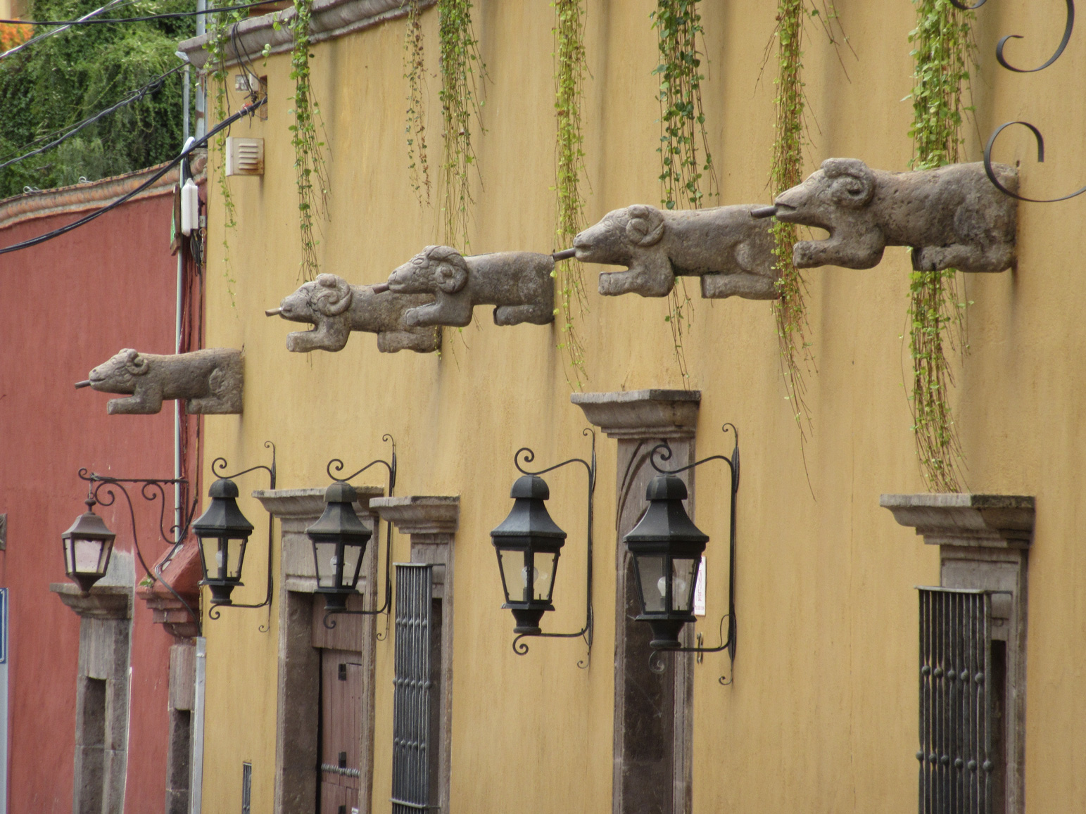 Detail San Miguel 3