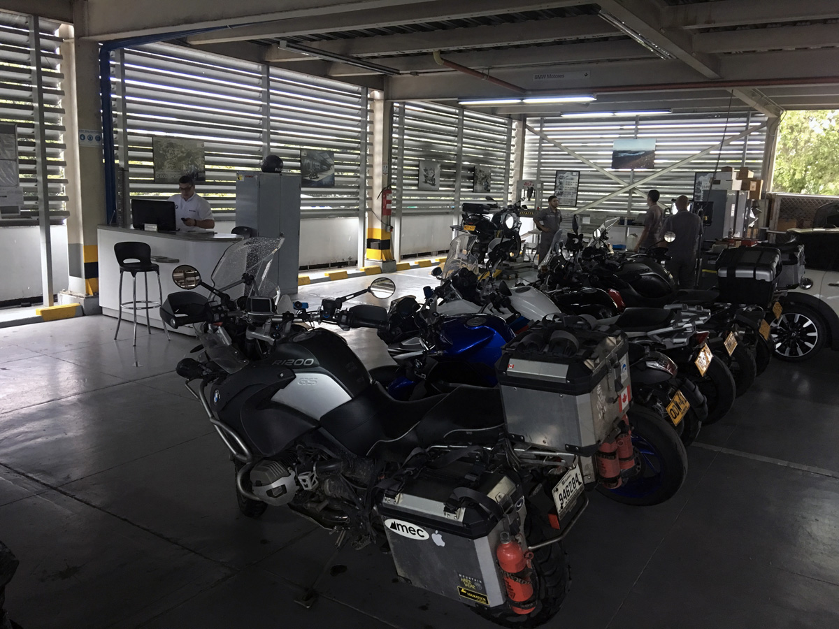 Moto chez BMW Cali