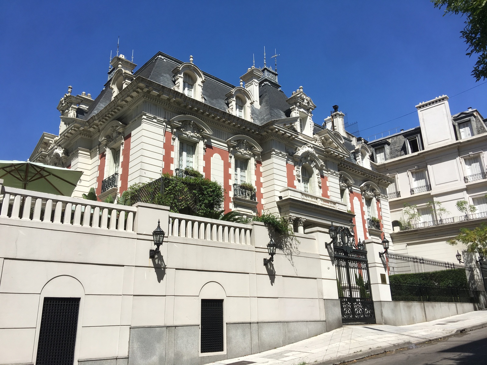 Architecture 02